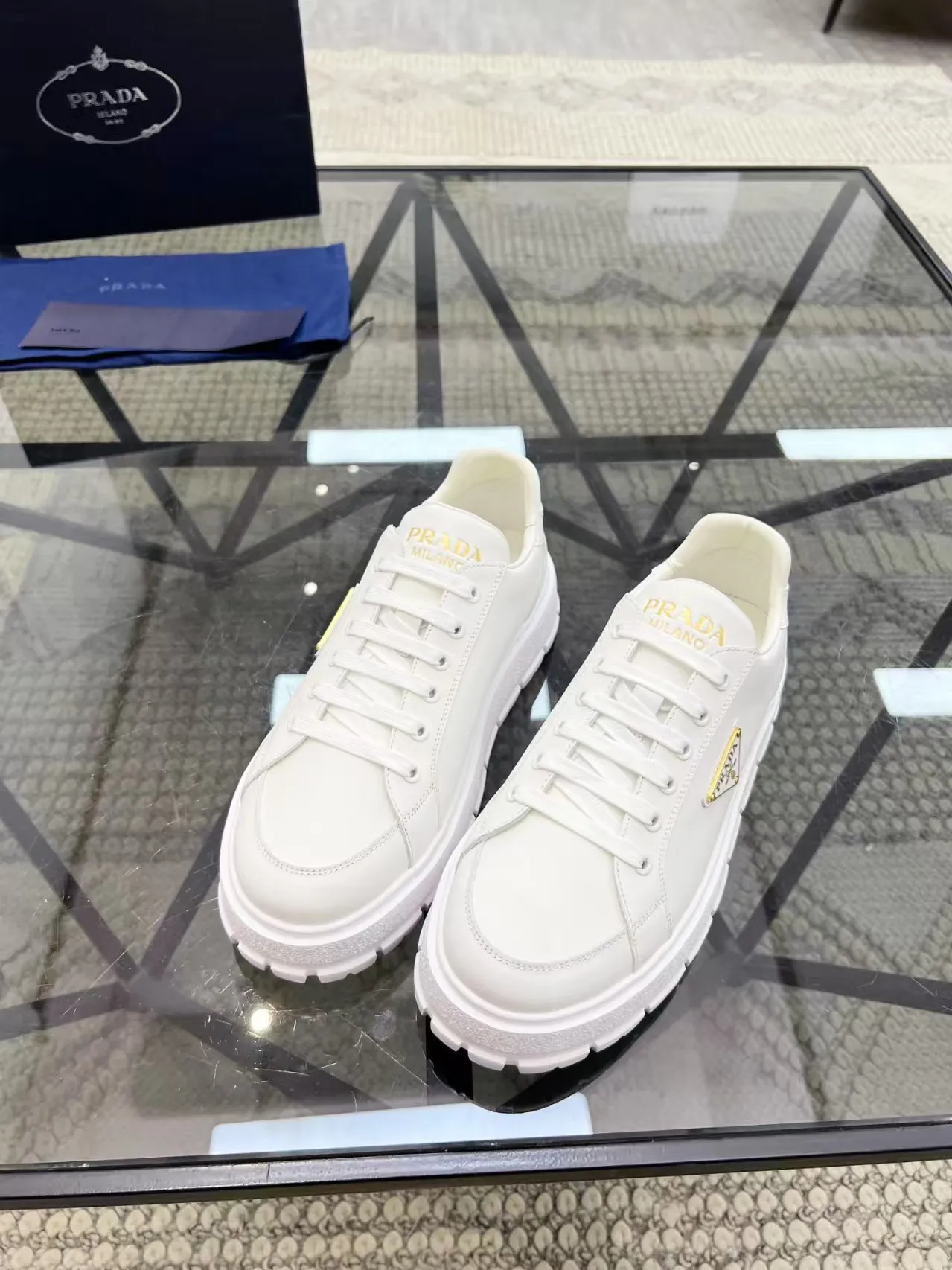 Men's Men's Shoes 💰440 [New Style] 🎍🎍Prada Prada's new men's leather sneakers, the highest version on the market, any comparison is welcome🆚! The original leather has excellent texture and is super high-end! Fetal sheep net lining imported from Italy, removable pad! Luxurious materials and fine workmanship, highly recommended! Code: 38-44 (45 can be customized